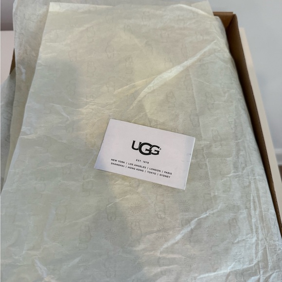 UGG Classic Short Diamond QuiltLeather Boots (Pre-Loved) - Picture 11 of 11